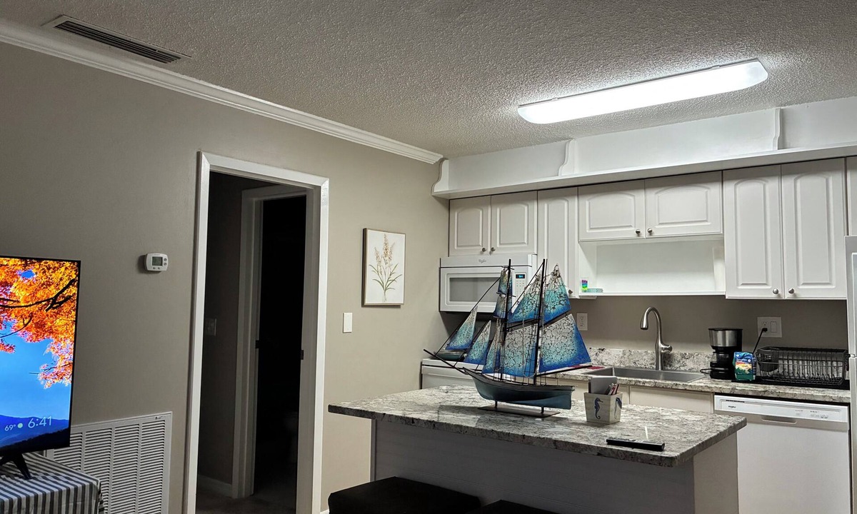 Park East Apartment | Hidden Gem Sarasota Getaway Near Siesta Key