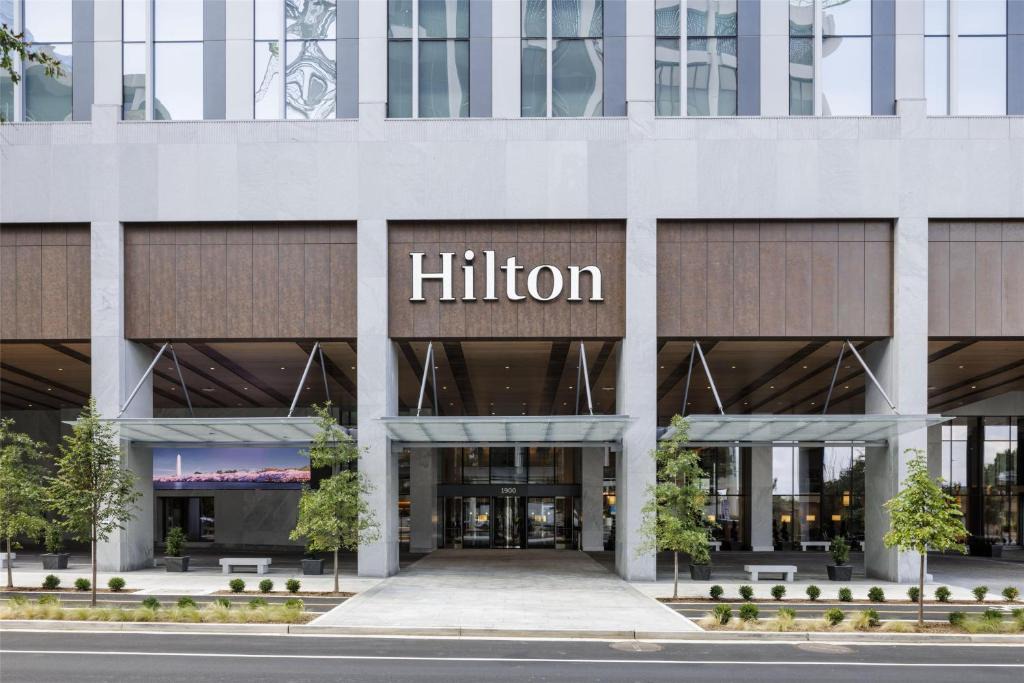 North Rosslyn Hotel | Hilton Arlington Rosslyn The Key
