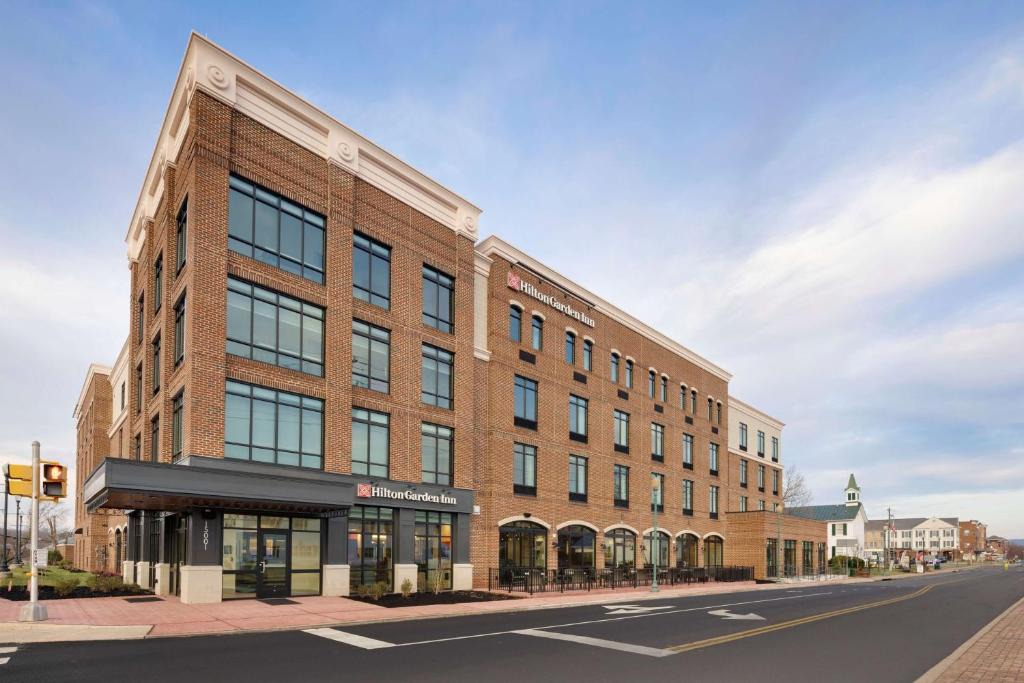 Lakeview Hotel | Hilton Garden Inn Haymarket