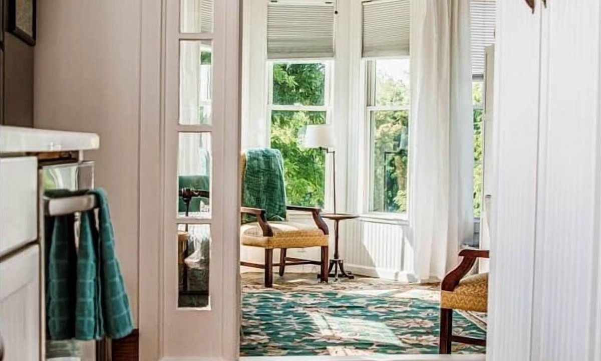 Newbern House | Historic cottage with a bright, sun-drenched interior, offering the ultimate peaceful getaway.
