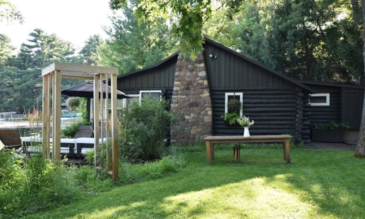 Waupaca Cabin | Historic Log Cabin on Miner Lake - Chain O' Lakes