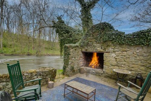 Boonsboro House | Historic Waterfront Retreat w/Grill in Hagerstown