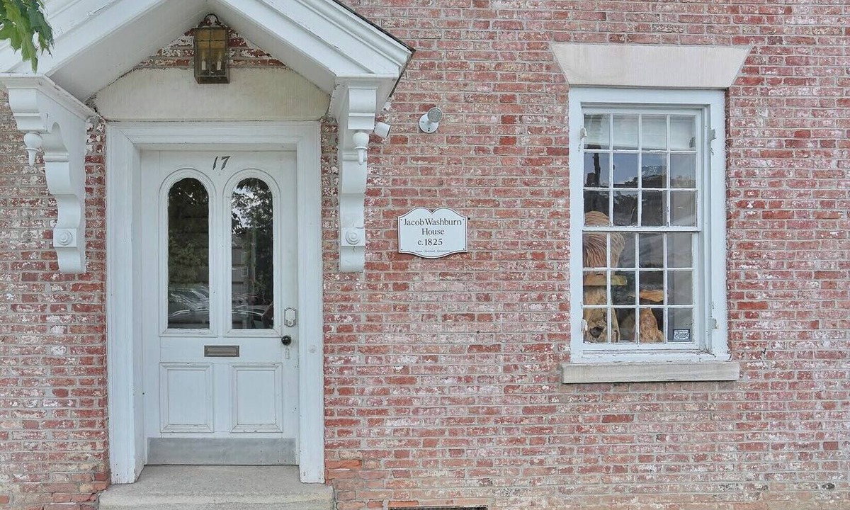Lenox Apartment | Historical Housatonic Street apartment