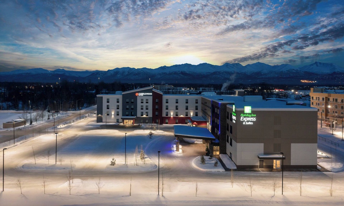 Midtown Anchorage Hotel | Holiday Inn Express And Suites Anchorage Midtown by IHG