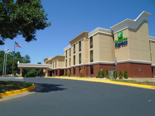 North Chesterfield Hotel | Holiday Inn Express Hotel & Suites Midlothian Turnpike by IHG