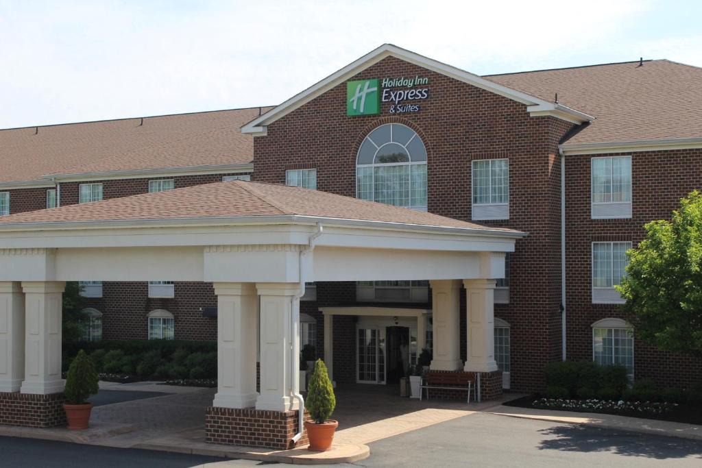Warrenton Hotel | Holiday Inn Express Hotel & Suites Warrenton by IHG