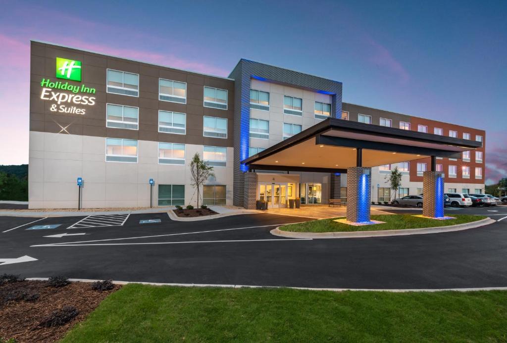 Gainesville Hotel | Holiday Inn Express & Suites Gainesville - Lake Lanier Area by IHG