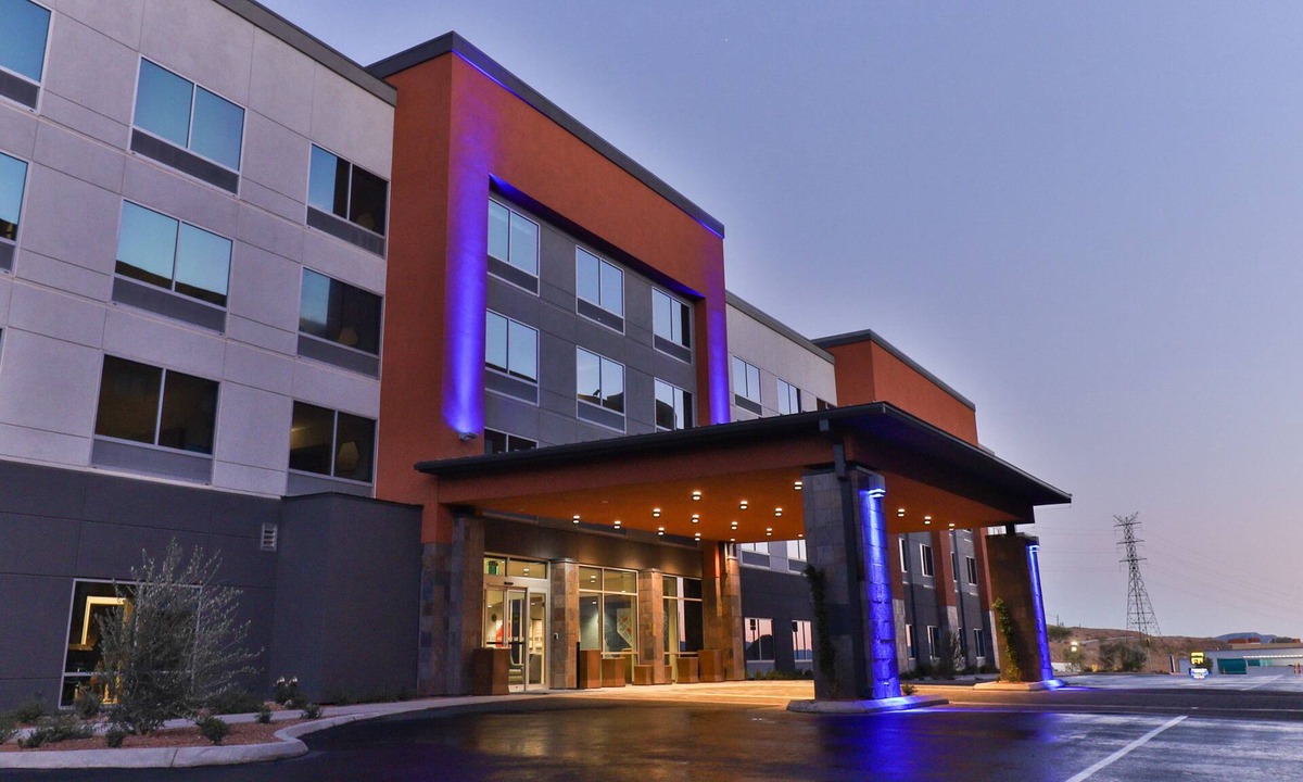 Mission Hills Hotel | Holiday Inn Express & Suites Henderson South - Boulder City by IHG