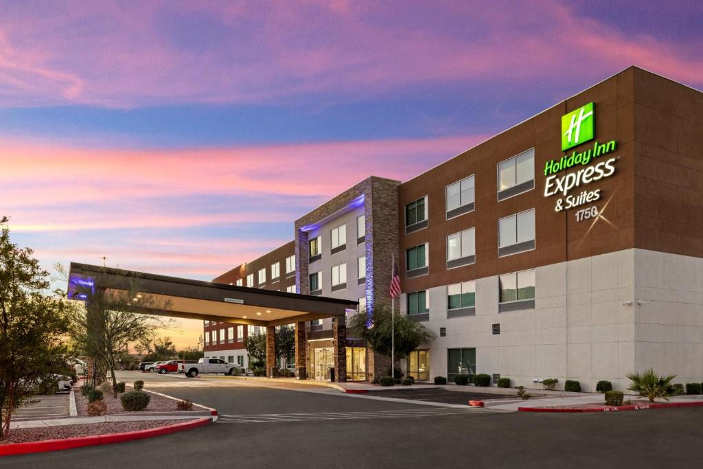 Maryvale Hotel | Holiday Inn Express & Suites Phoenix West - Tolleson by IHG