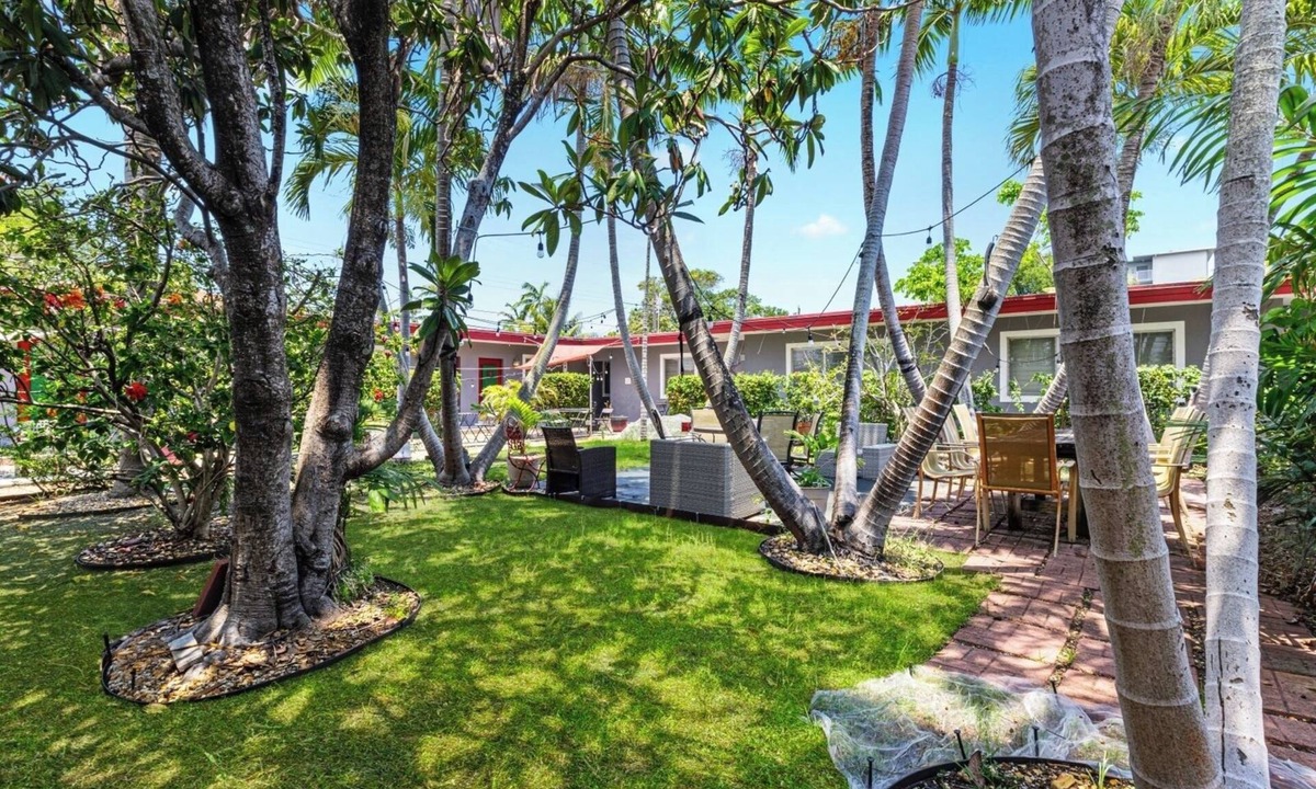Downtown Hollywood Apartment | Hollywood 1BR Condo: Pets Allowed, BBQ & Parking