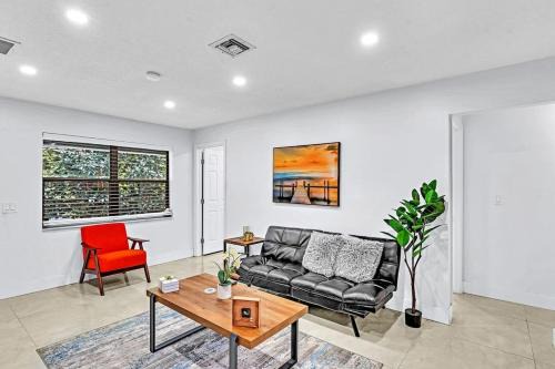 Little Ranches House | Hollywood 2 Bdrm New Furnished Beach Vacation Lb2