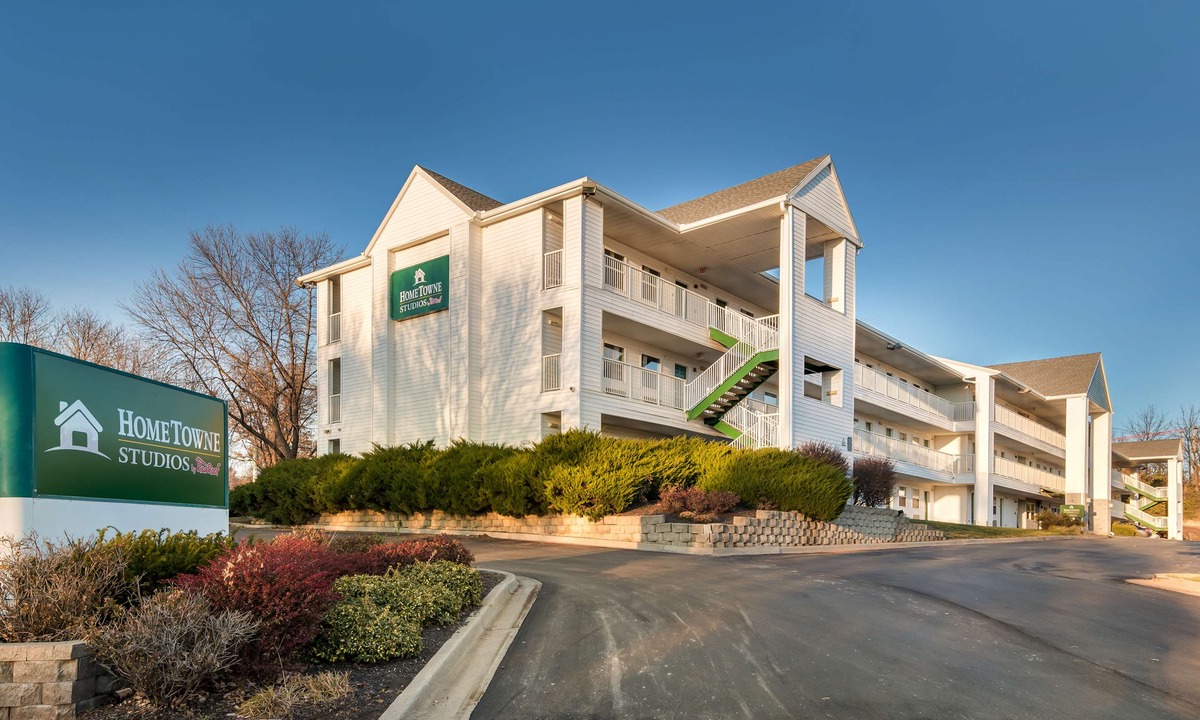 Independence Hotel | HomeTowne Studios by Red Roof Kansas City - Independence, MO
