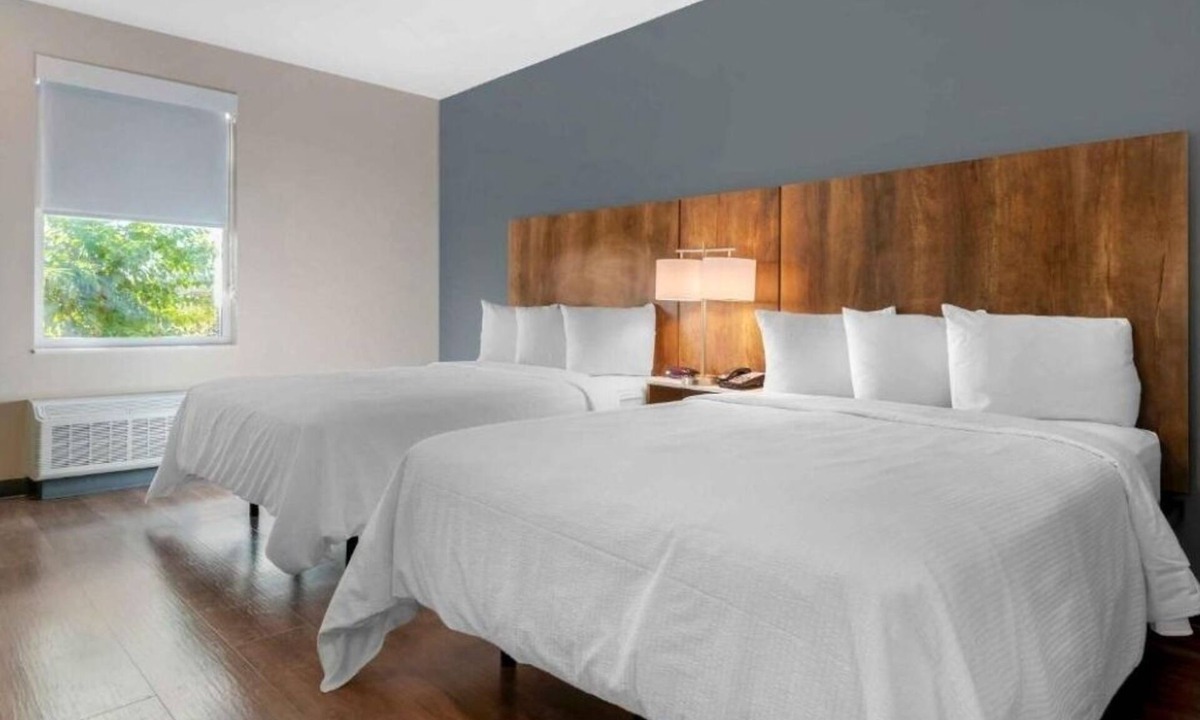 Biggar Hotel | Homey Suite w/Kitchen | Free Breakfast | Free Parking | Onsite Pool