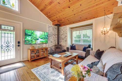 Murphy House | Hot Tub, Fire Pit: Family-Friendly Murphy Home