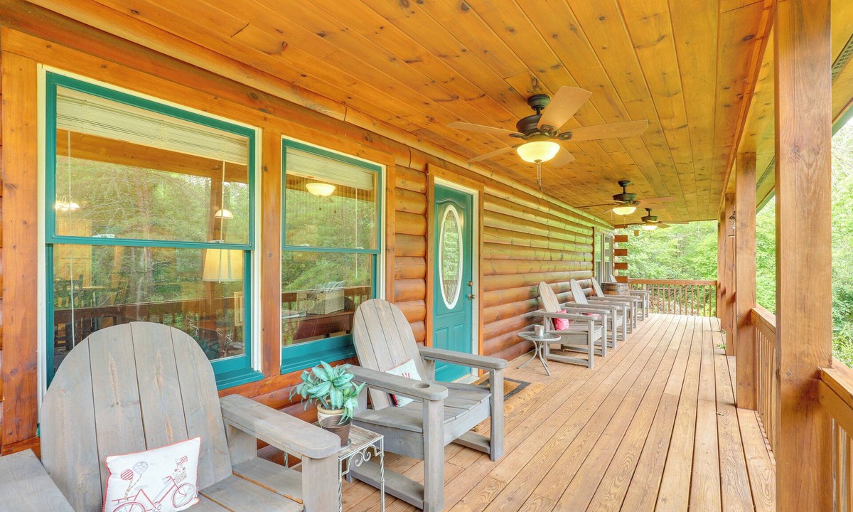 Lake Lure Cabin | Hot Tub Soaks! 'Moonshine Manor' Near Lake Lure