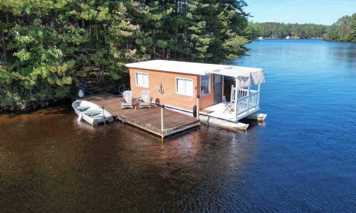 Brantingham Boat Rental | House Boat on Grant Island w/HotTub and E-Boat