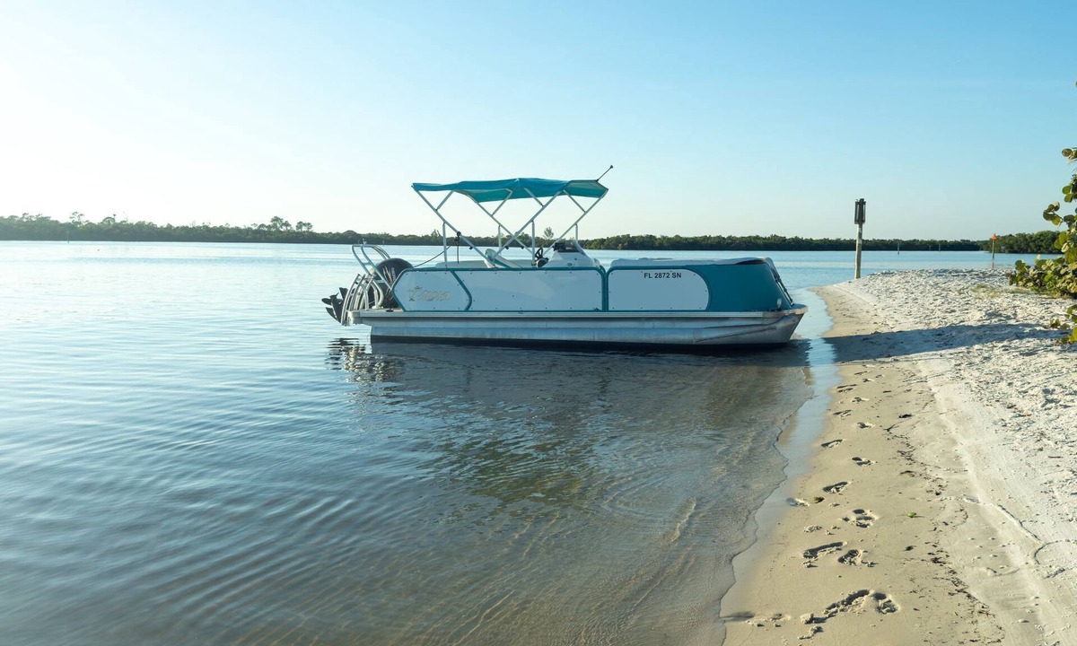 Edgewater House | House With A Boat - Boat, Heated Pool, SUP Boards