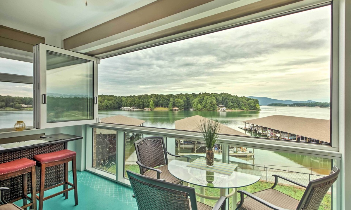 Smith Mountain Lake Condo | Huddleston Condo Rental on Smith Mountain Lake!