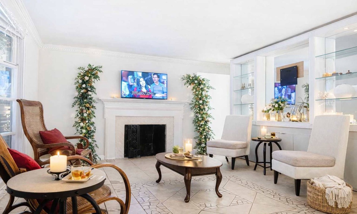 Alexandria House | Huge 3BD Home Near Dc - 8 Mins to Downtown va
