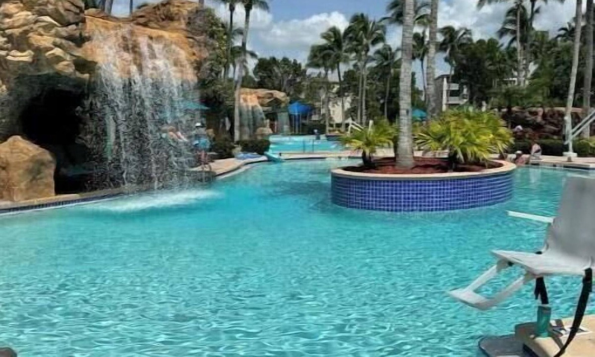Estero Hotel | Hyatt Coconut Cove Studio Golf Lazy River