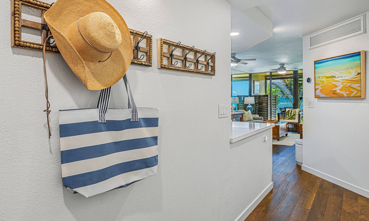 Maalaea Condo | IMPECCABLE! LUXURY GROUND FLOOR OCEANFRONT. 50' FROM THE SEA TURTLE SANCUARY!