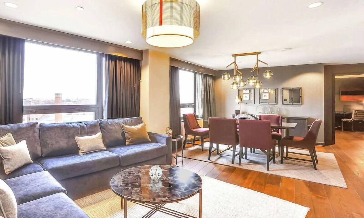 Dupont Circle Hotel | Indulge in Home Like Comfort! Seasonal Swimming Pool, Pets Allowed!