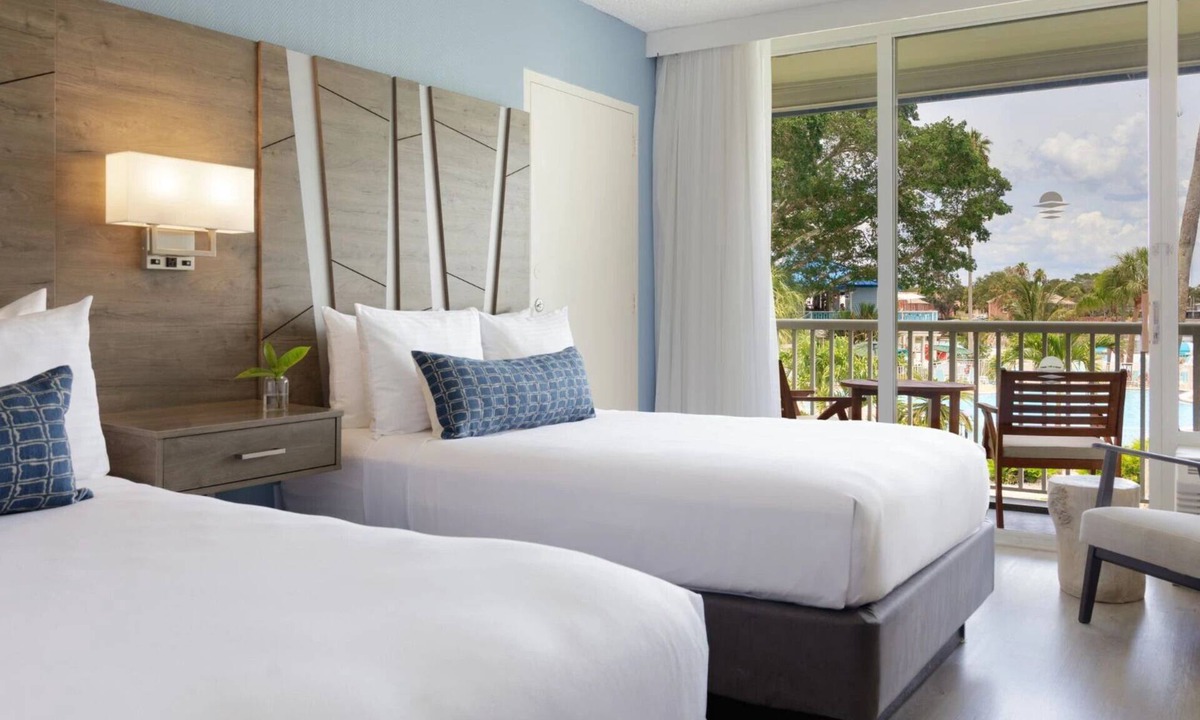 Pinellas Point Hotel | Inviting Coastal Retreat w/Private Beach Access & Sunset Views | 2 Units