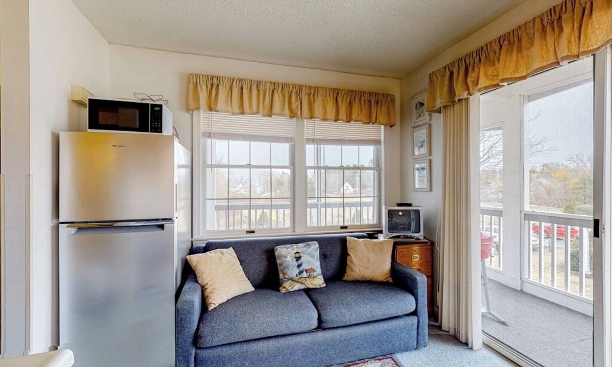 Wells Apartment | Inviting condo with high-speed WiFi and shared indoor pool - two miles to beach