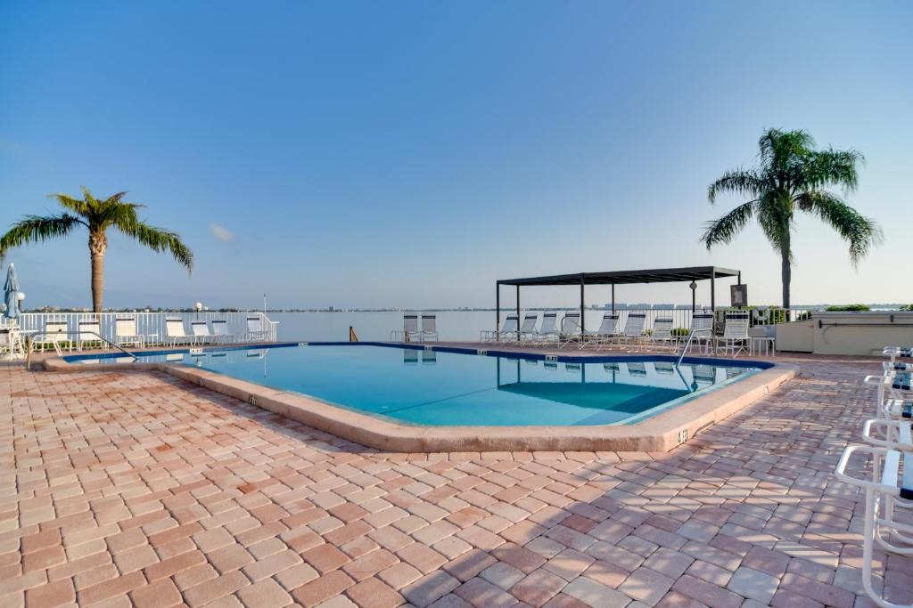 Casa del Mar House | Isla Del Sol Condo ~ 2 Miles to St Pete Beach!