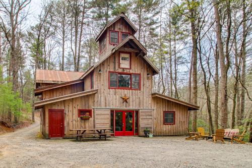 Jasper House | Jasper '7 Timbers' Cabin on 10 Acres w/a Creek!