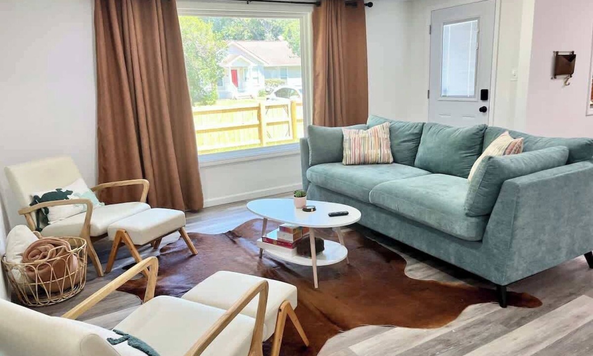 Thunderbolt House | Jean’s Cottage, Fully Fenced, Mins to DT and Tybee
