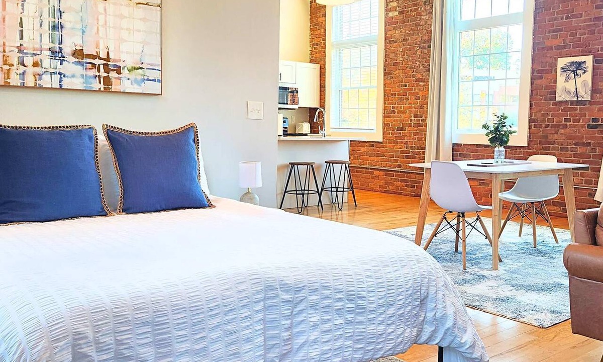 College Hill Apartment | Jennifer’s Penthouse Loft | State House City Views