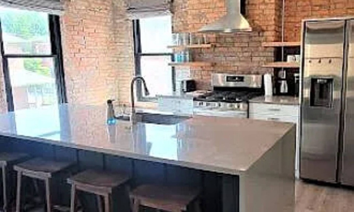 Italian Village Resort | Jungle House Downtown Columbus – Modern Boutique Suites
