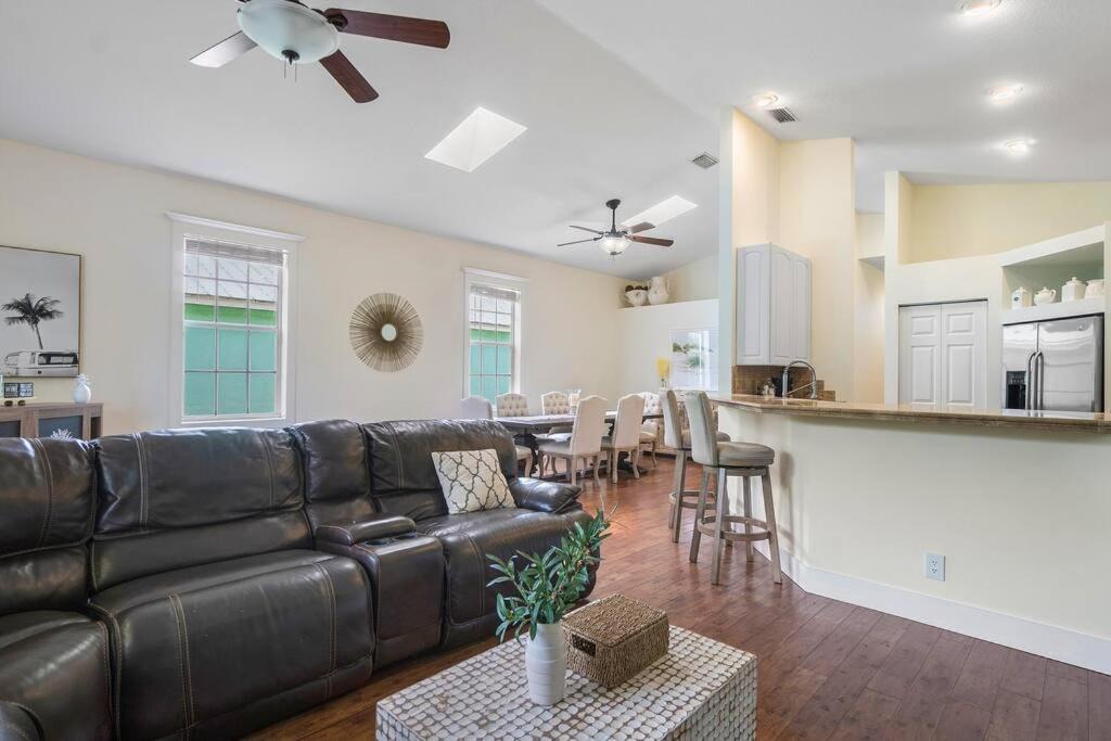 Old Jupiter Beach Road Villa | Jupiter's Beacon Villa