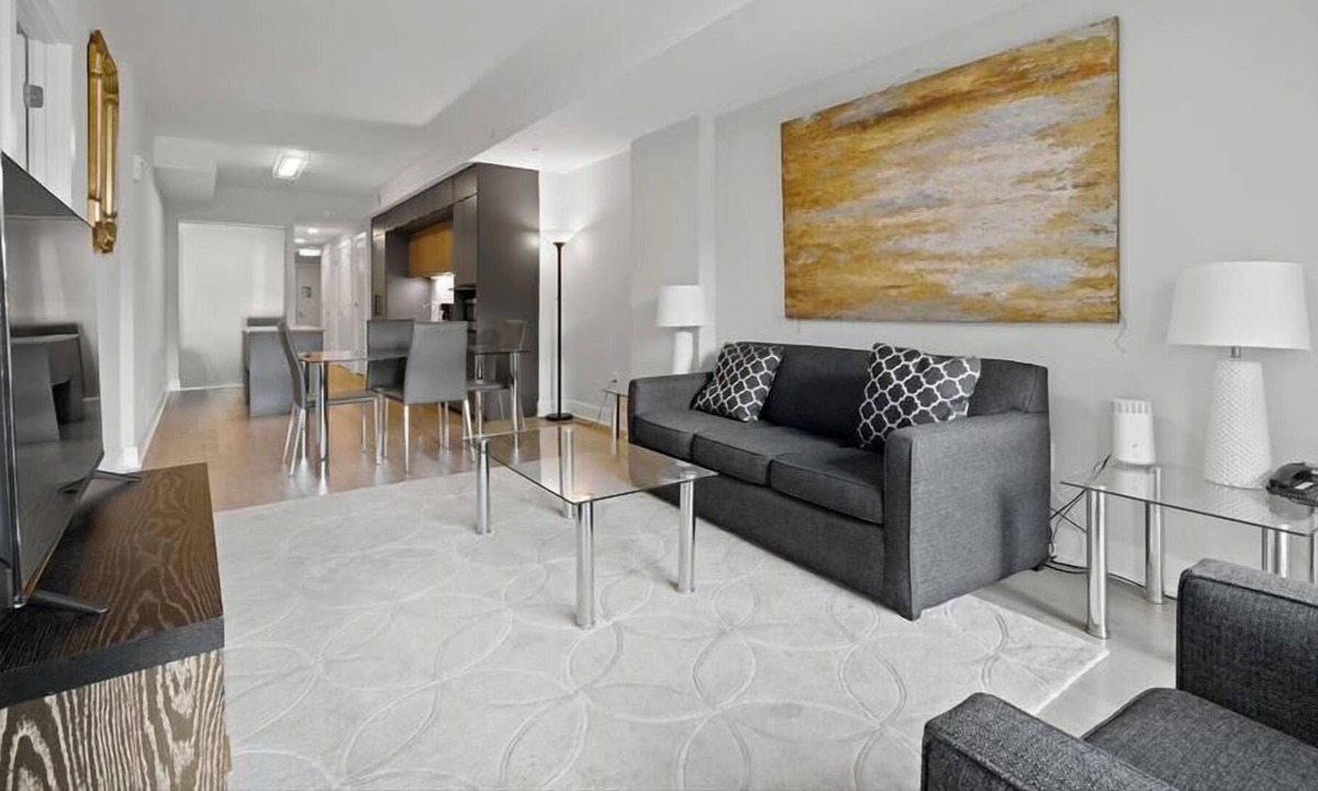 NoMa House | Just 1 block from Metro | Bright 2BR | Washer/Dryer | Gym