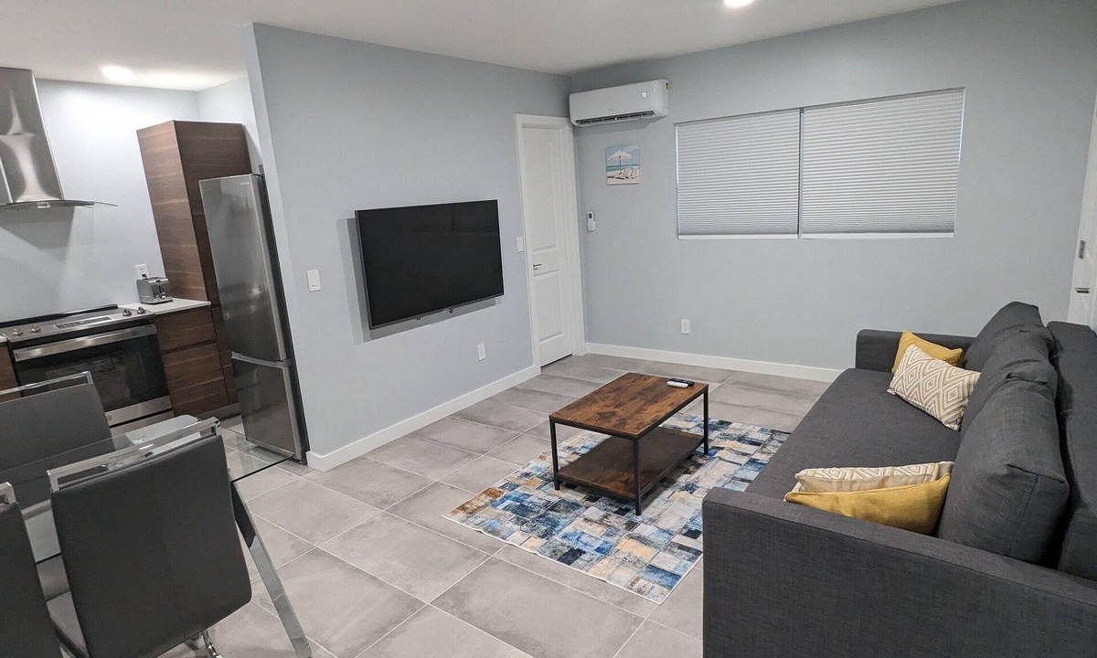 Laurel Condo | Just one minute drive to the beach.