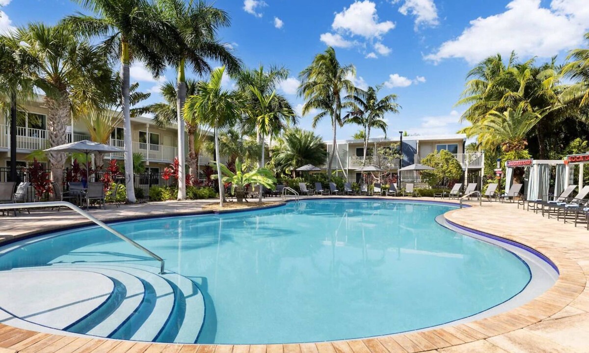 New Town Hotel | Key West Stay Ideal For Couple Close to Mallory Square | Outdoor Swimming Pool