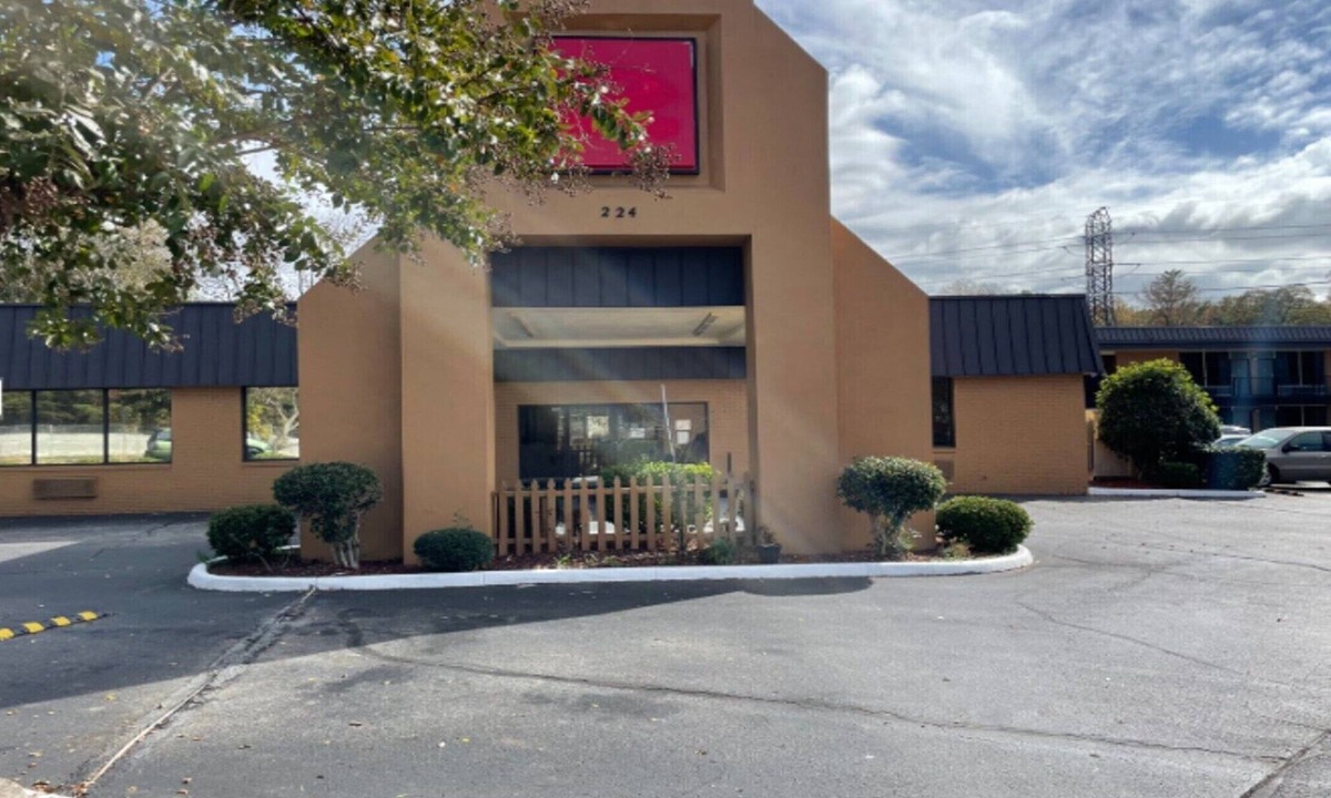 Gantt Apartment | King Bed Smoking|Budget Inn Greenville