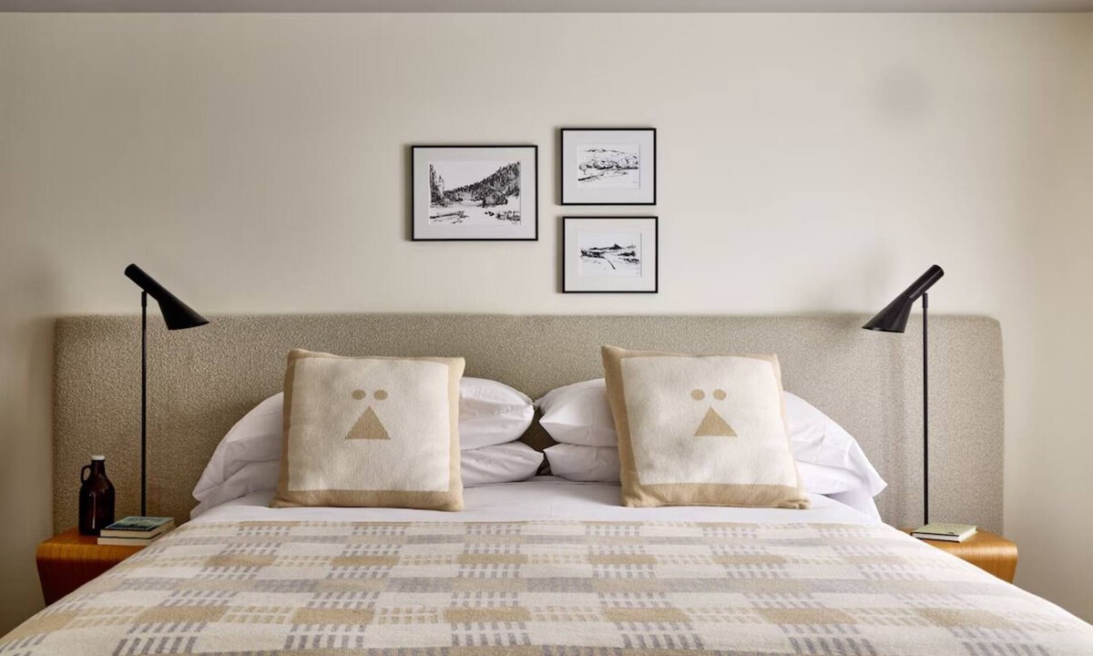 Stowe Area Hotel | King Jr. Suite with Outdoor Fire Pits | Tälta Lodge, a Bluebird by Lark