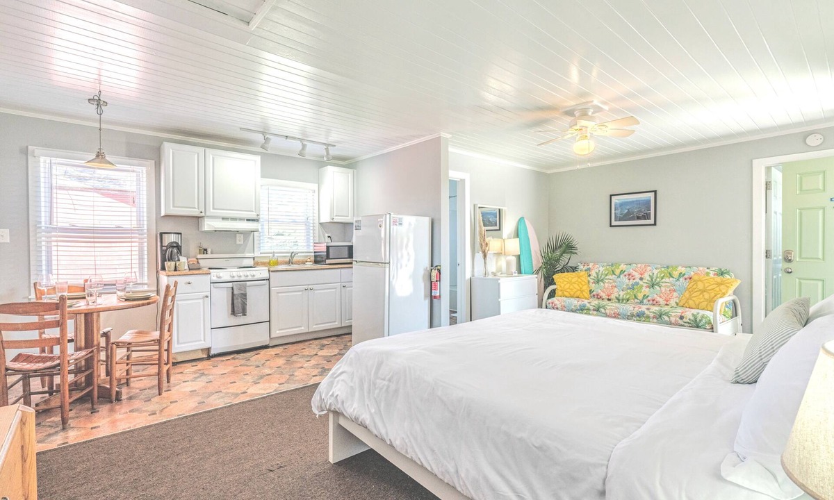 Buxton Apartment | King Studio | 6 | Pet Friendly