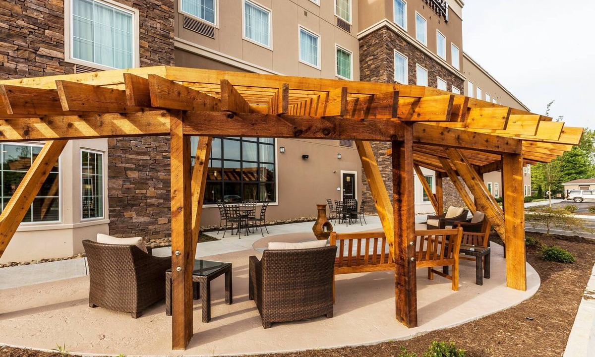 Farragut Apartment | King Studio w/Kitchen | Pool, Breakfast & Gym