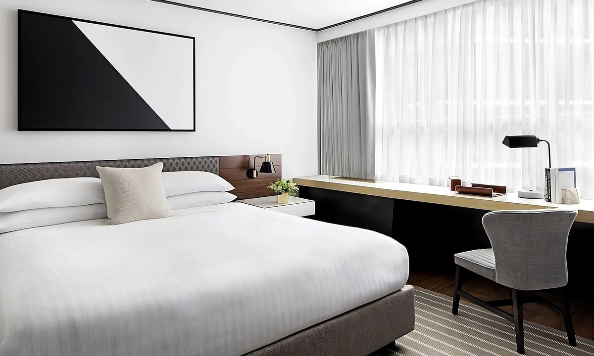 Connecticut Ave - K Street Hotel | King Suite in Boutique Hotel – Walk to Museums