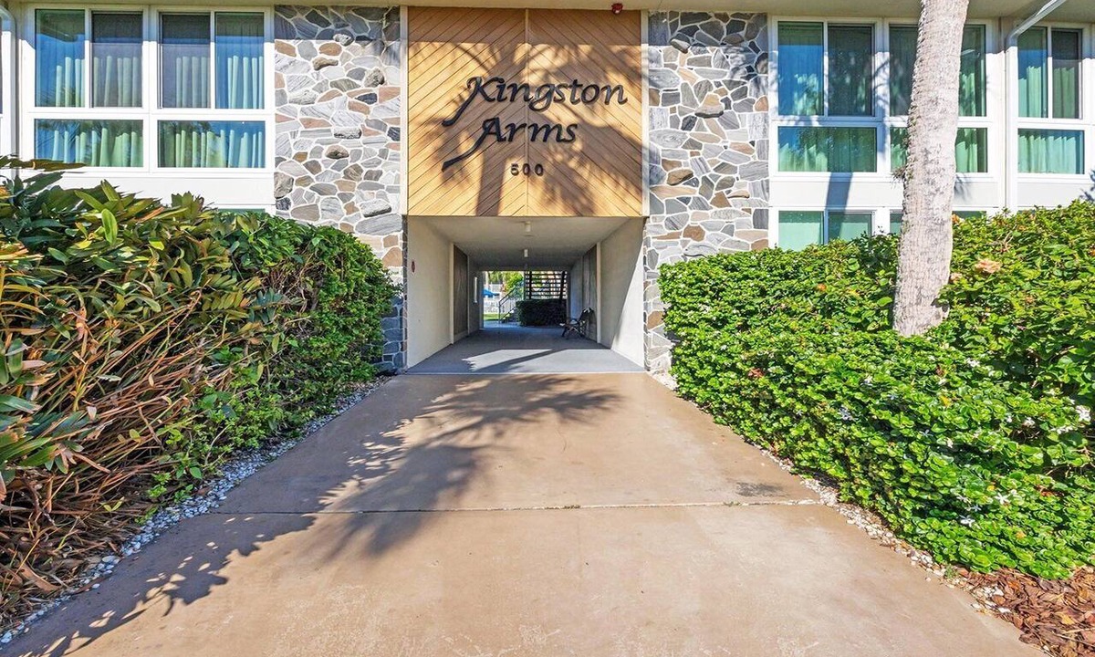 Saint Armands Key Condo | Kingston Arms - Sarasota