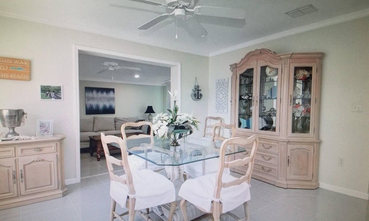 Edgewater House | LA CASA AZUL " 3 B.R. GULF ACCESS WATERFRONT HOME., Close To BEACH !"