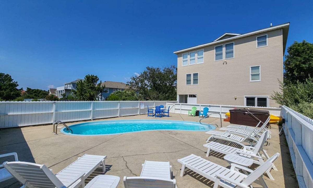 Carolina Dunes House | LADY CORTEZ - 6 bed, 5.1 pool home, dog friendly. Walk to beach AND sound access!