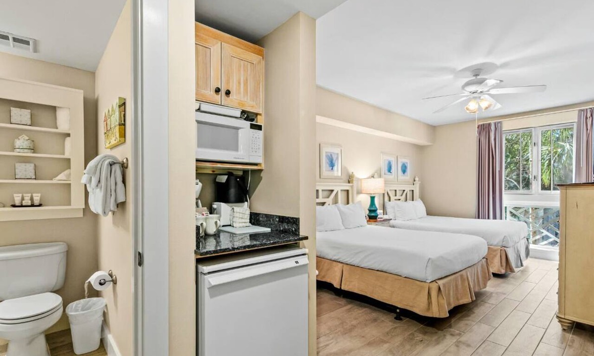 Baytowne Wharf Condo | ☀️Lagoon Pool | Hot Tub | Walk to Baytowne Wharf | Market Street Inn 234☀️