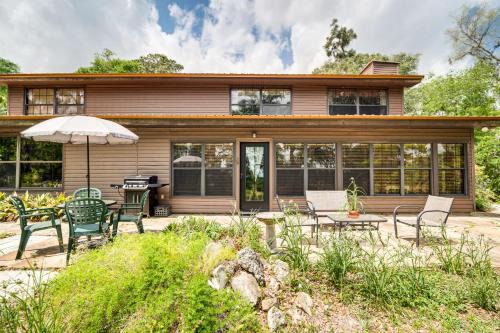 Inverness Apartment | Lake Access + Private Patio: Sunny Inverness Apt!