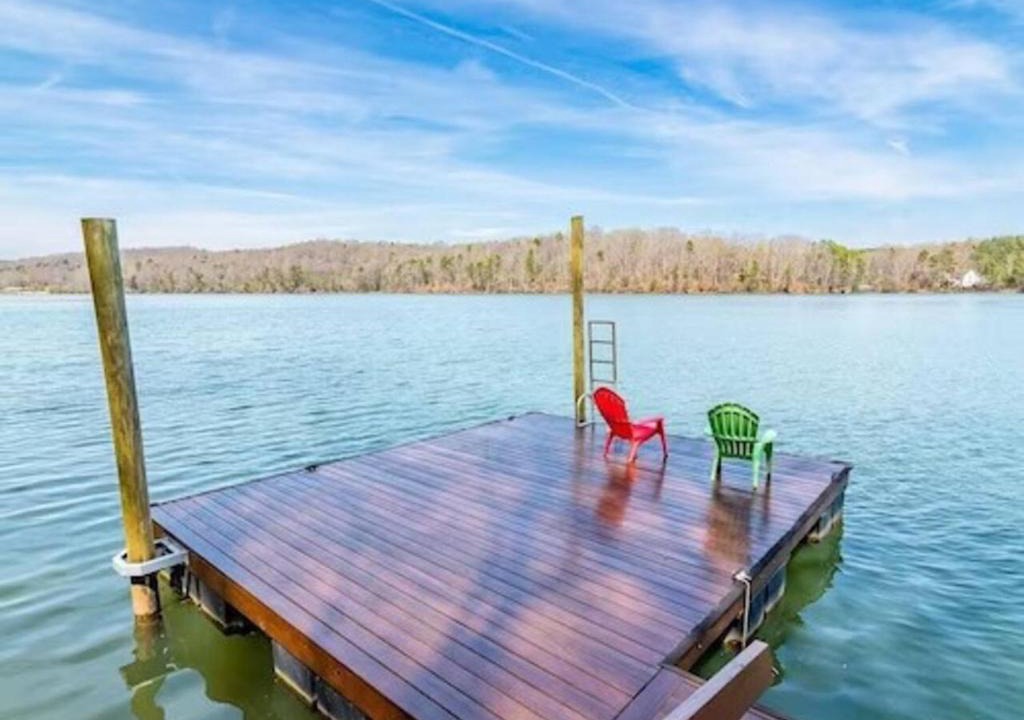 Claremont House | Lake Escape