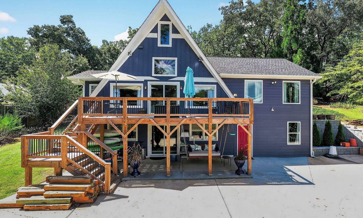 Dahlonega House | Lake house views, w/dock in quiet cove, new renovations & great outdoors spaces!