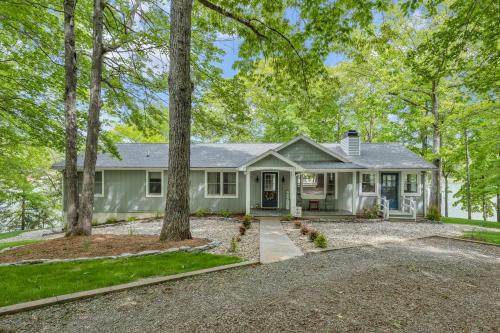 Huddleston House | Lake Point Retreat - Lakefront Home with Hot Tub, Fire pit & Game room
